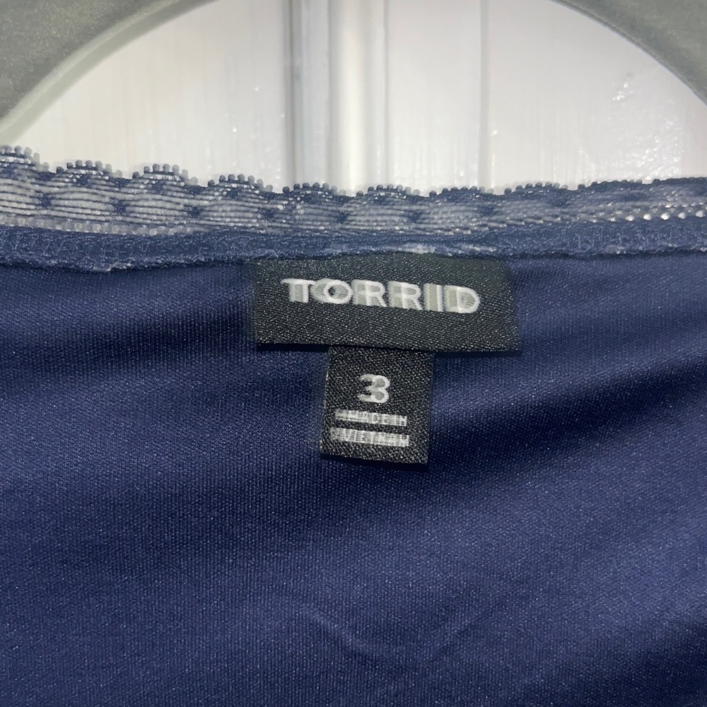 Torrid Surplice Babydoll top Olivia Ditsy navy and white Size 3 (3X 22/24) - Picture 5 of 7